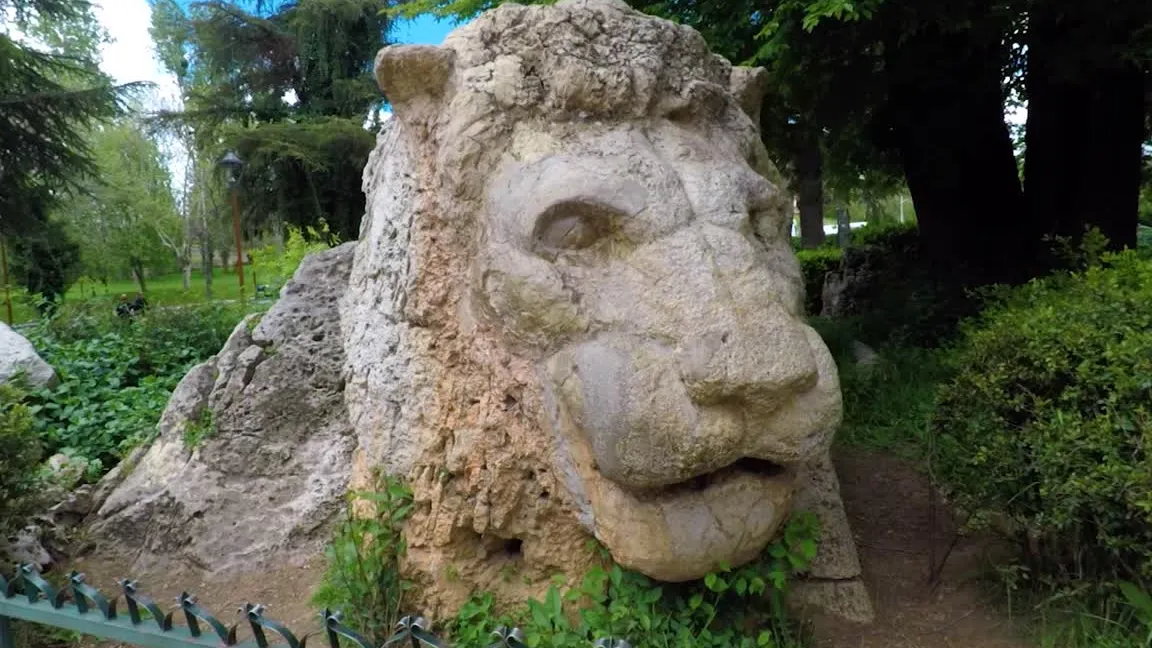 León de Piedra