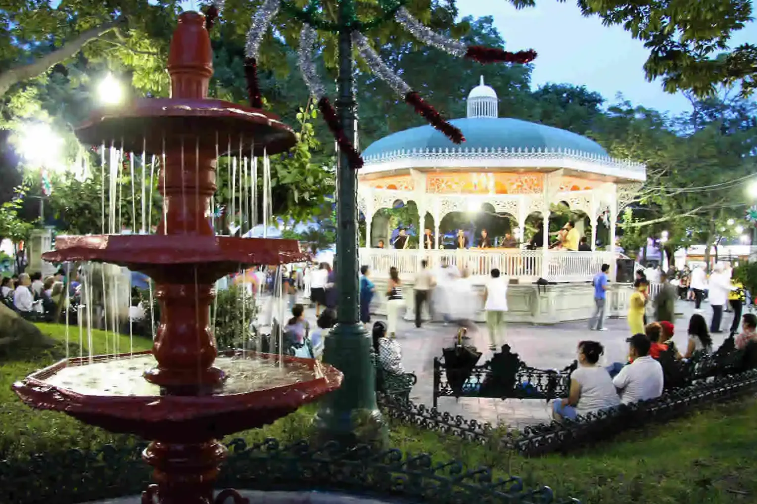 Plaza Cívica Dr. Jesús Mandujano