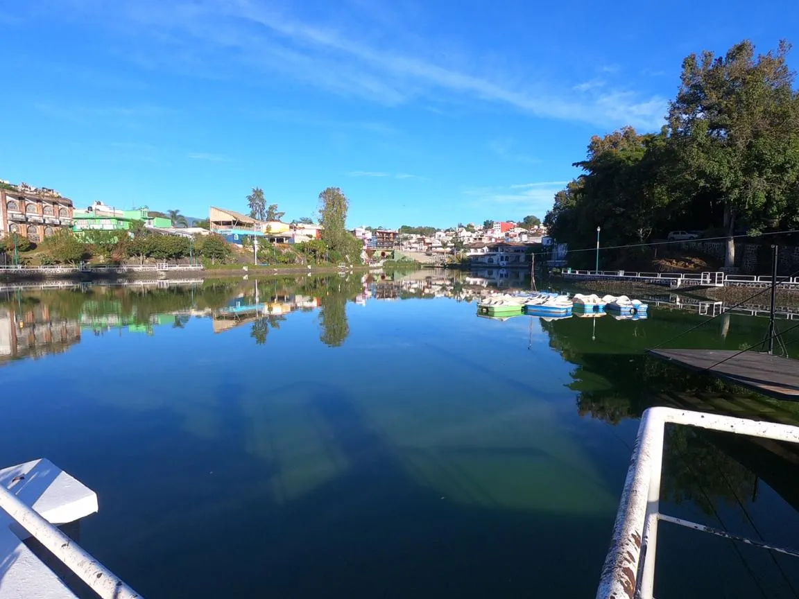 Paseo de los Lagos