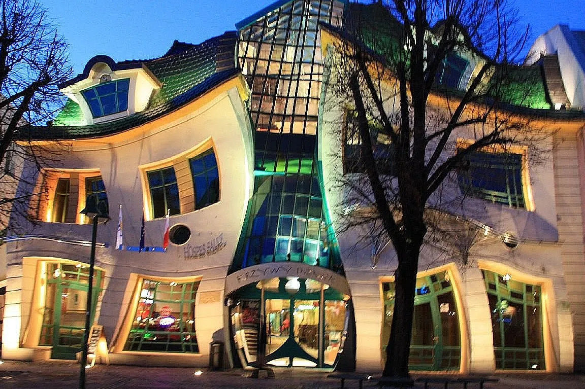 Crooked House (Krzywy Domek)