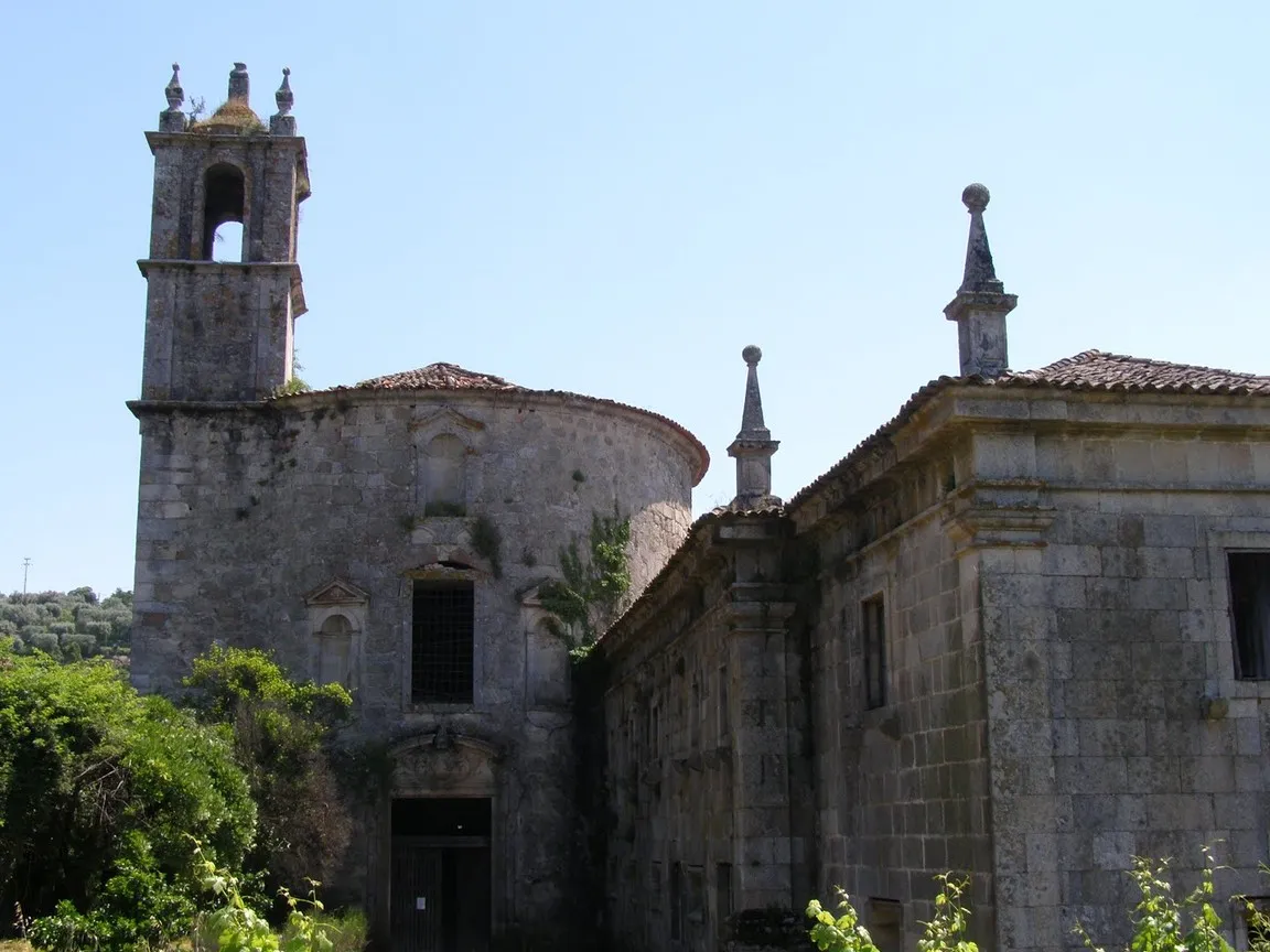 Mosteiro de Santa Maria de Maceira Dão
