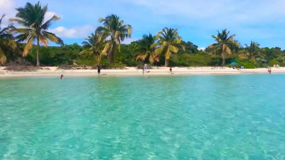 Playa La Chiva (Blue Beach)