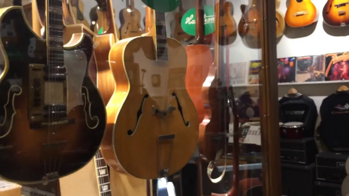 Guitars – The Museum