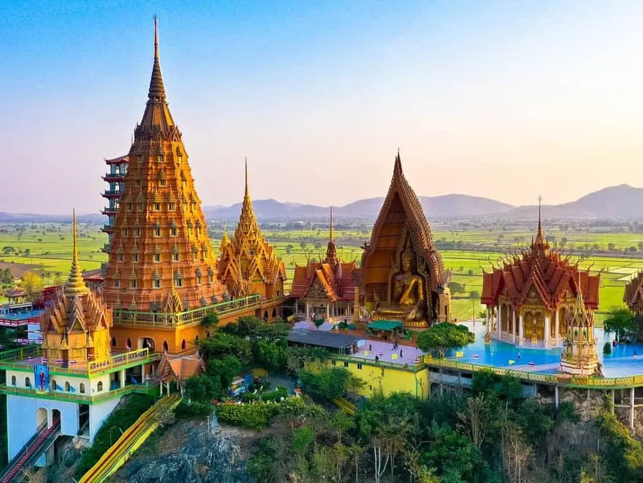 Wat Thammuninat (Wat Ruesi)