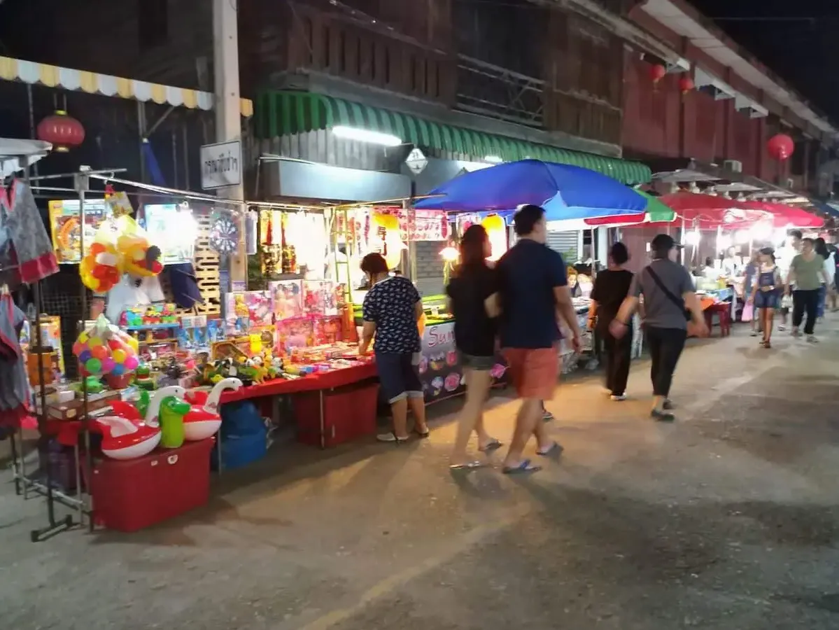 Kad Kong Ta Street Market