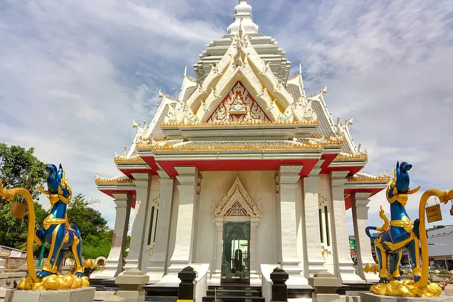 Wat Chao Por Lak Muang Shrine