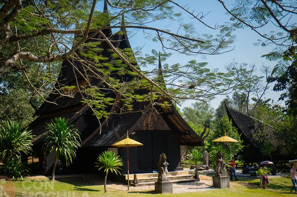 Casa Negra (Baan Dam Museum)