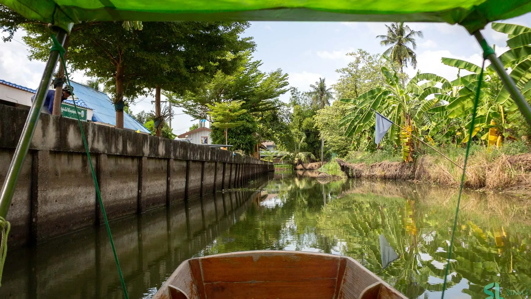 Lam Phaya Floating Market