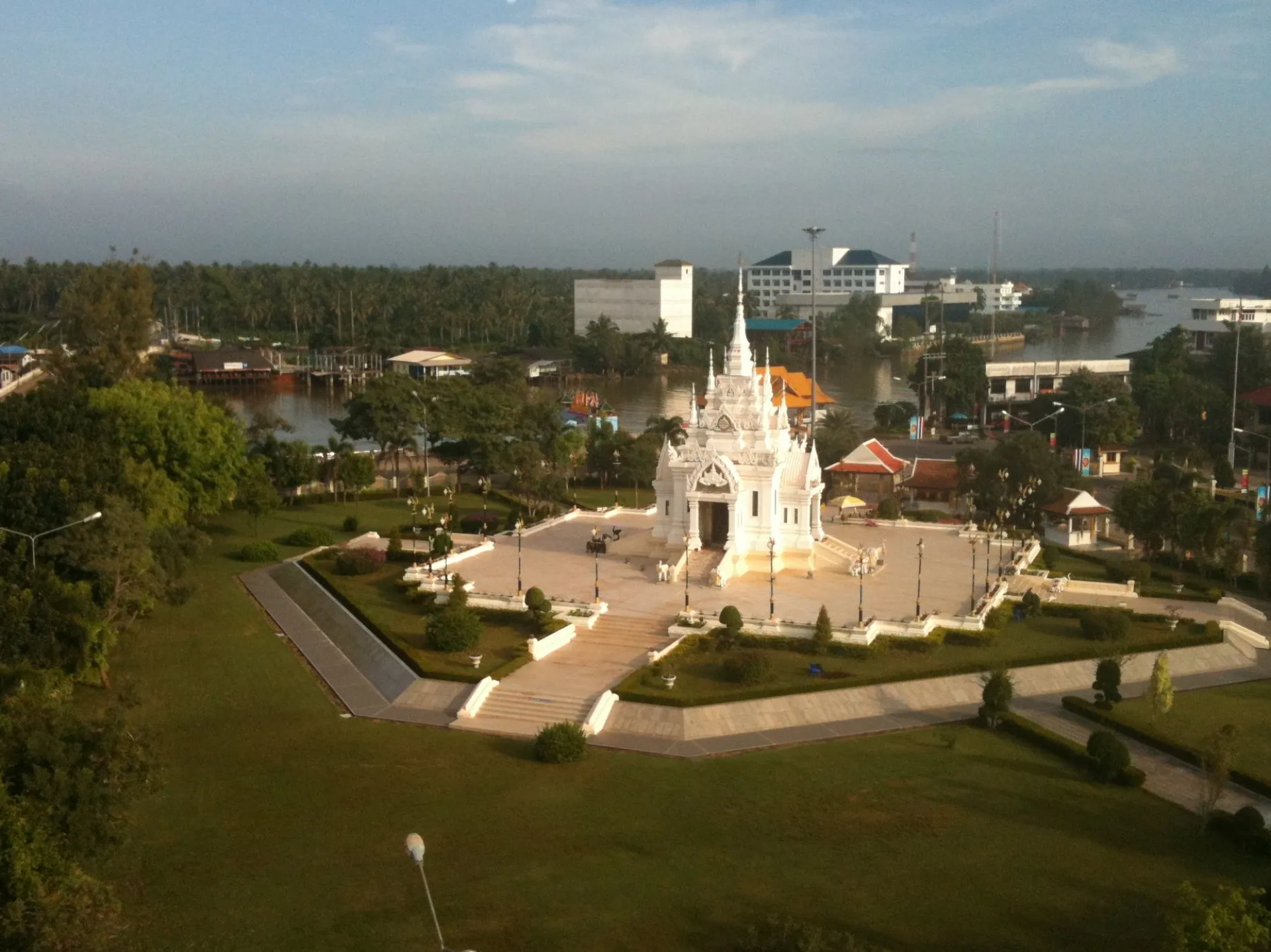 Santuario de la Columna de la Ciudad de Surat Thani
