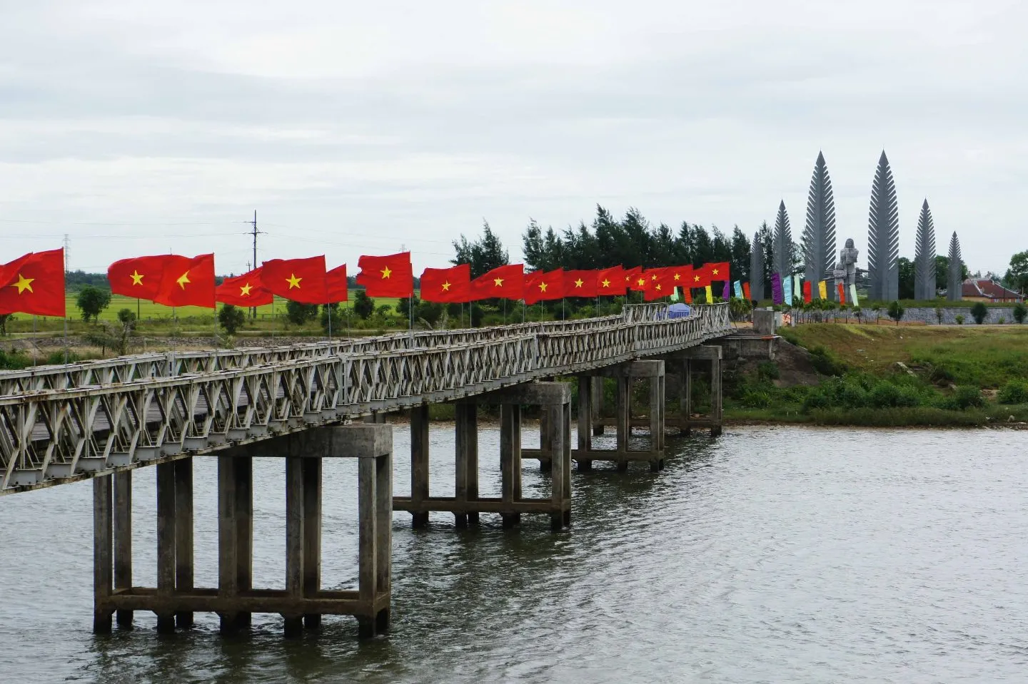 Puente Hien Luong