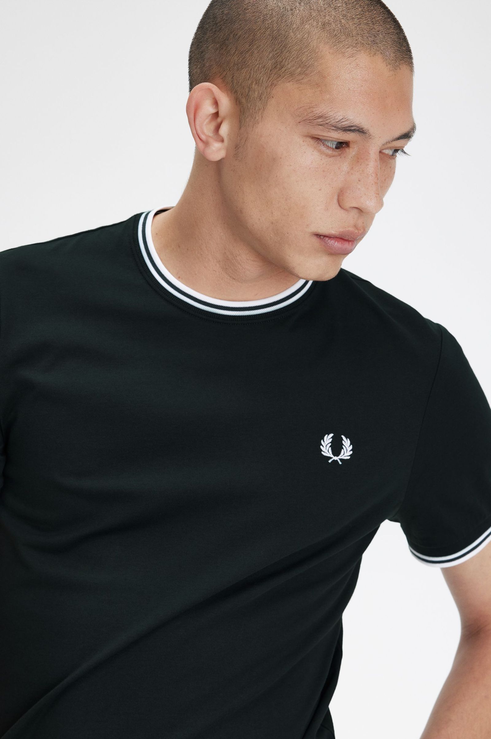 Fred Perry Twin Tipped T-Shirt Night Green / Snow White - Imagen 2