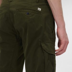 C.P. Company Stretch Sateen Cargo Shorts Ivy Green - Imagen 6