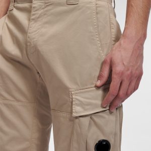 C.P. Company Stretch Sateen Cargo Shorts Cobblestone Brown - Imagen 5