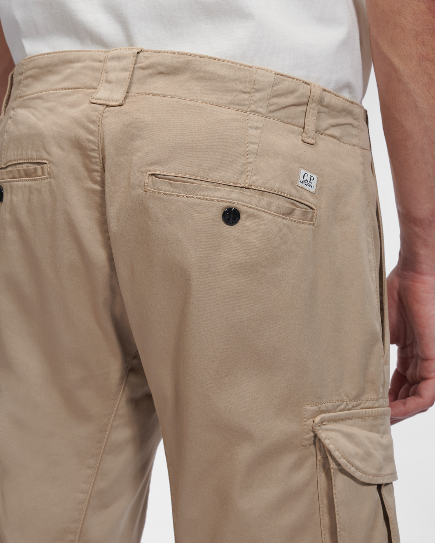 C.P. Company Stretch Sateen Cargo Shorts Cobblestone Brown - Imagen 6