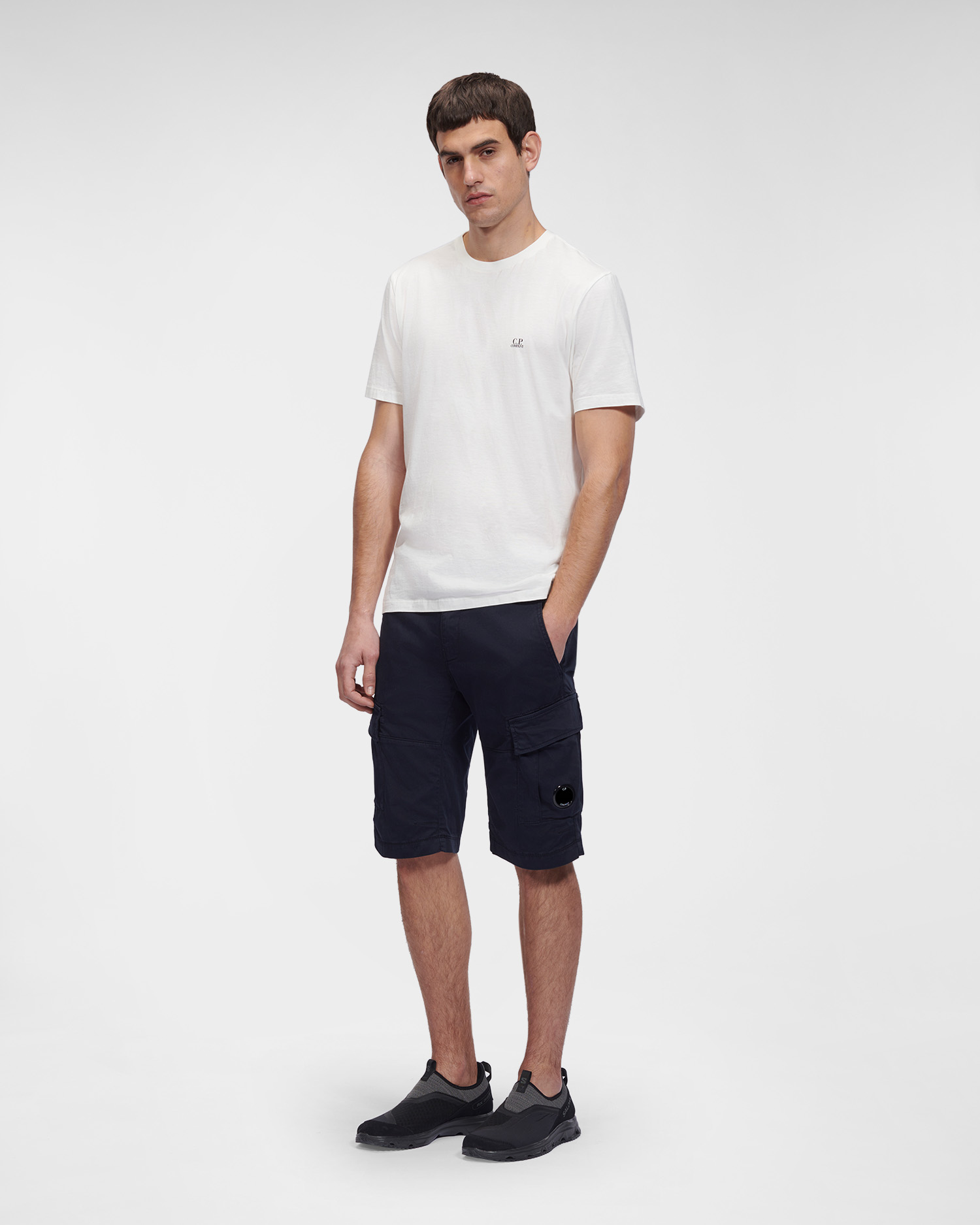 C.P. Company Stretch Sateen Cargo Shorts Total Eclipse Blue - Imagen 2
