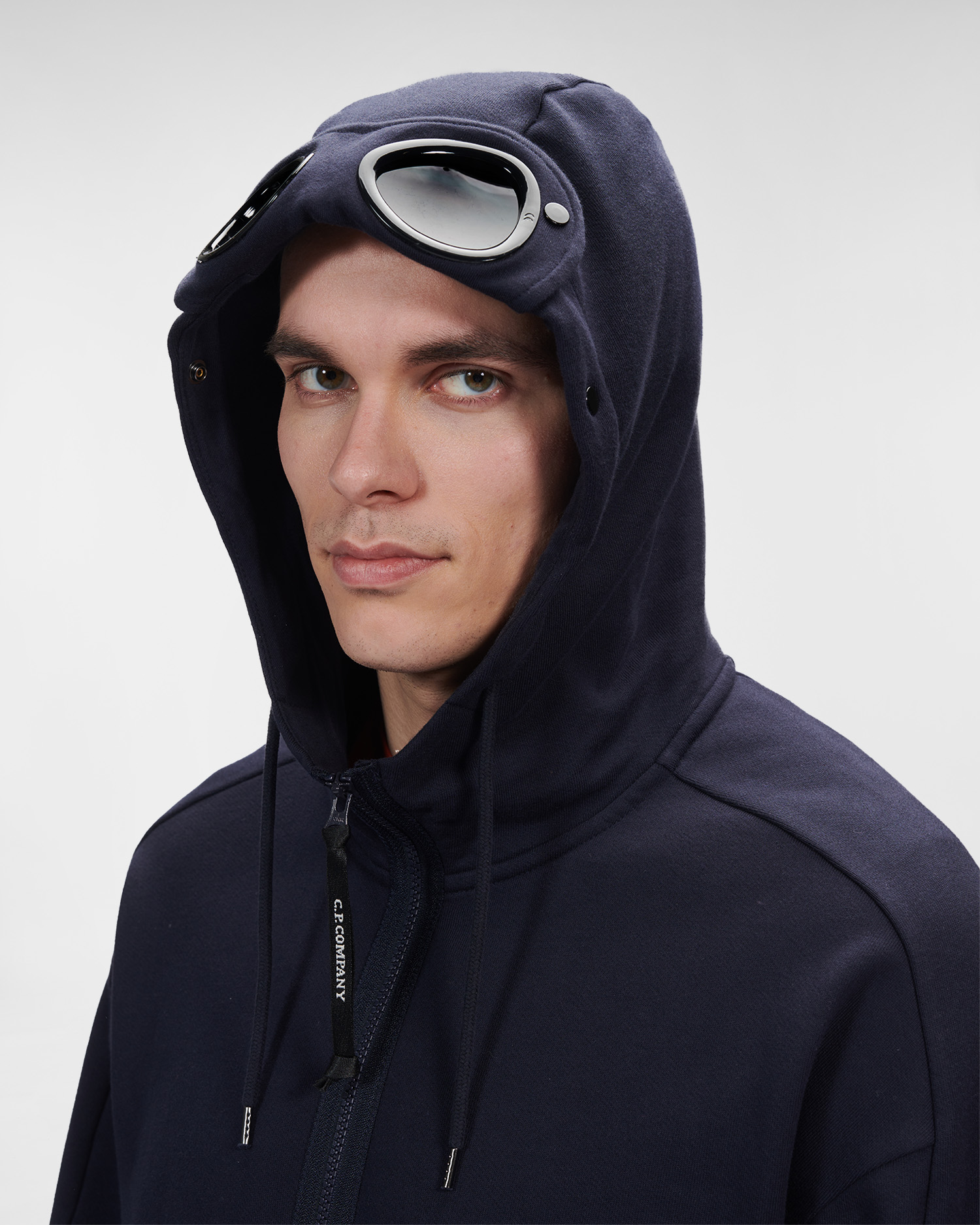C.P. Company Diagonal Raised Fleece Goggle Hoodie Total Eclipse Blue - Imagen 3