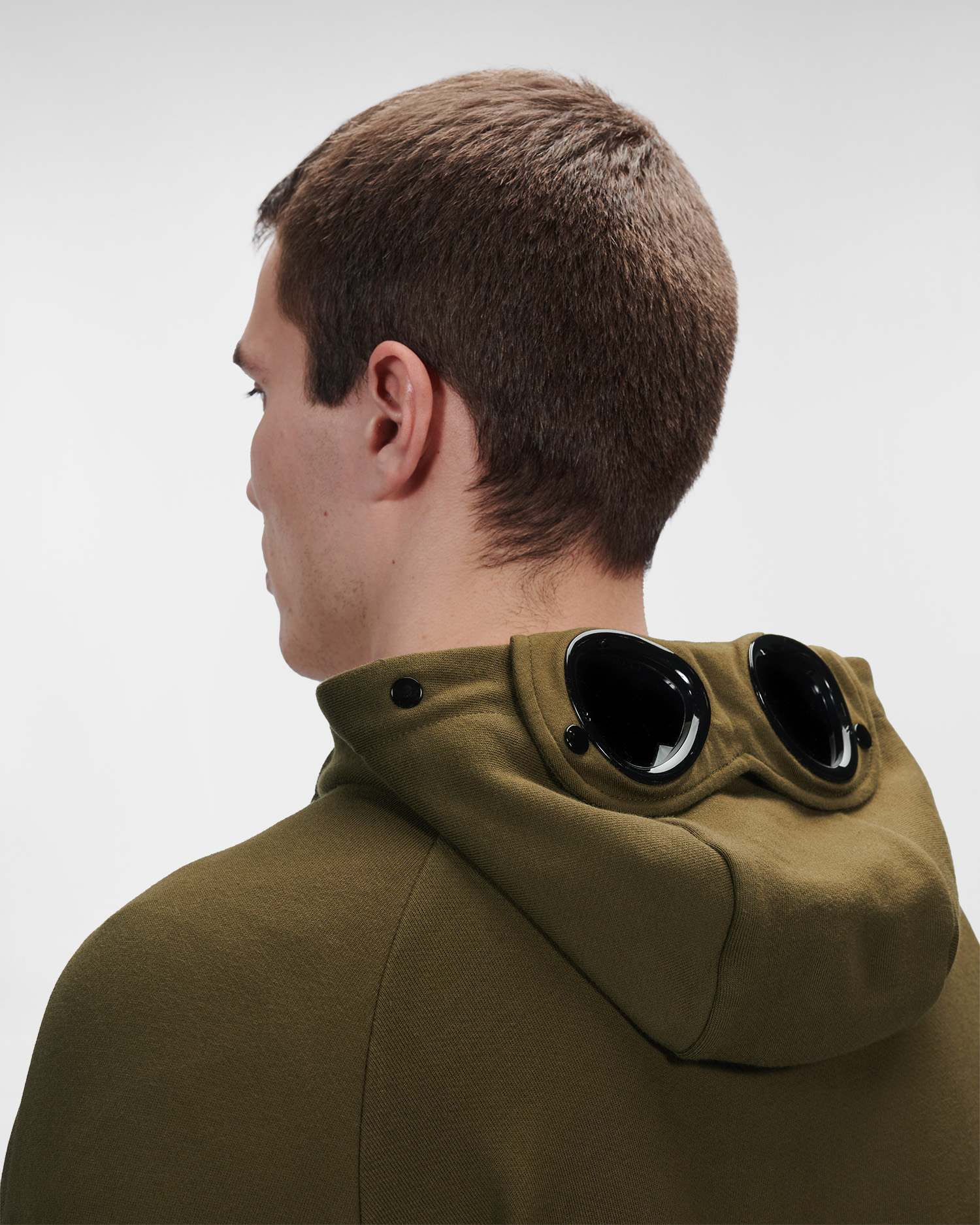 C.P. Company Diagonal Raised Fleece Goggle Hoodie Ivy Green - Imagen 3