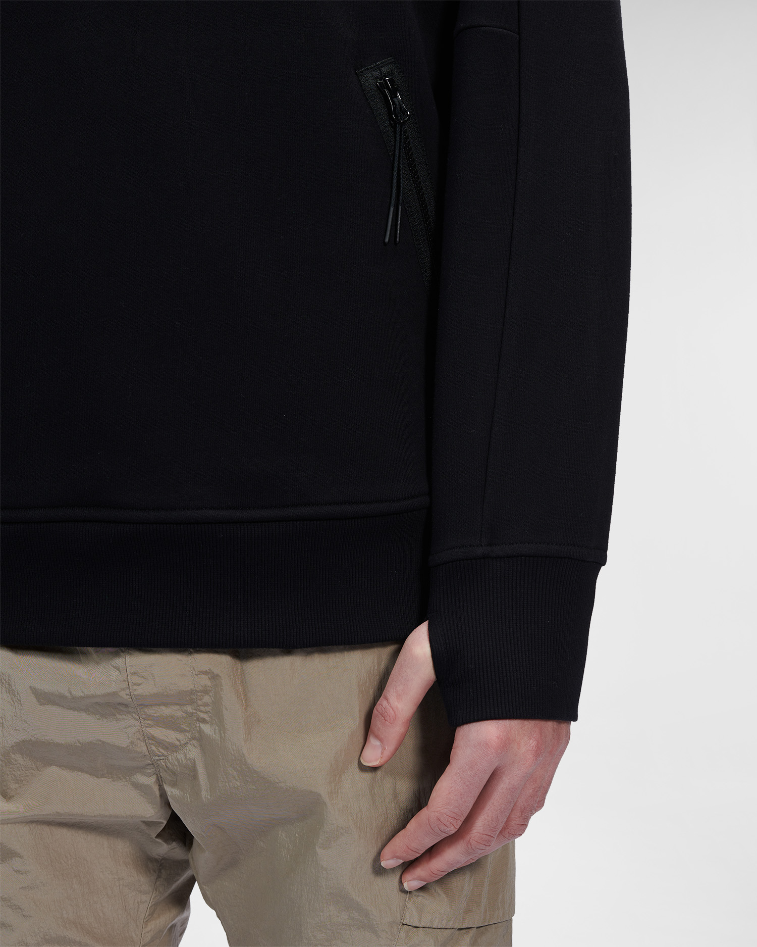 C.P. Company Diagonal Raised Fleece Goggle Hoodie Black - Imagen 5