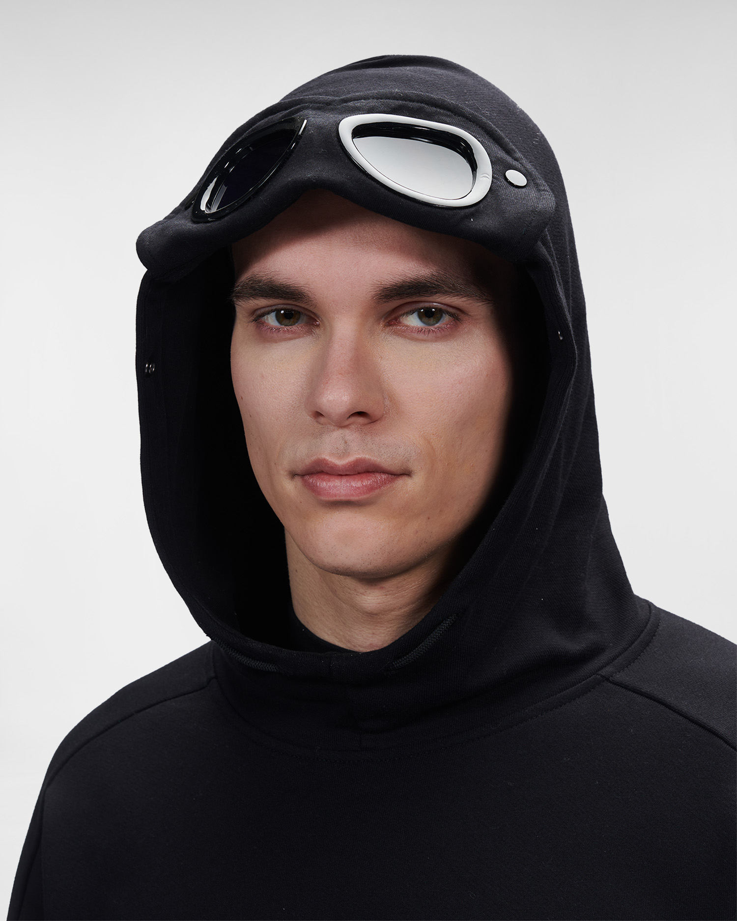 C.P. Company Diagonal Raised Fleece Goggle Hoodie Black - Imagen 6
