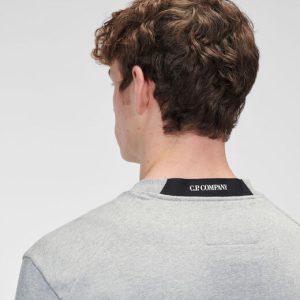 C.P. Company Diagonal Raised Fleece Crew Neck Sweatshirt Grey Melange - Imagen 5