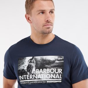 Barbour International Photo History T-Shirt Navy - Imagen 2