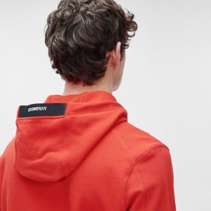 C.P. Company Diagonal Raised Fleece Pullover Hoodie Fiery Red - Imagen 5