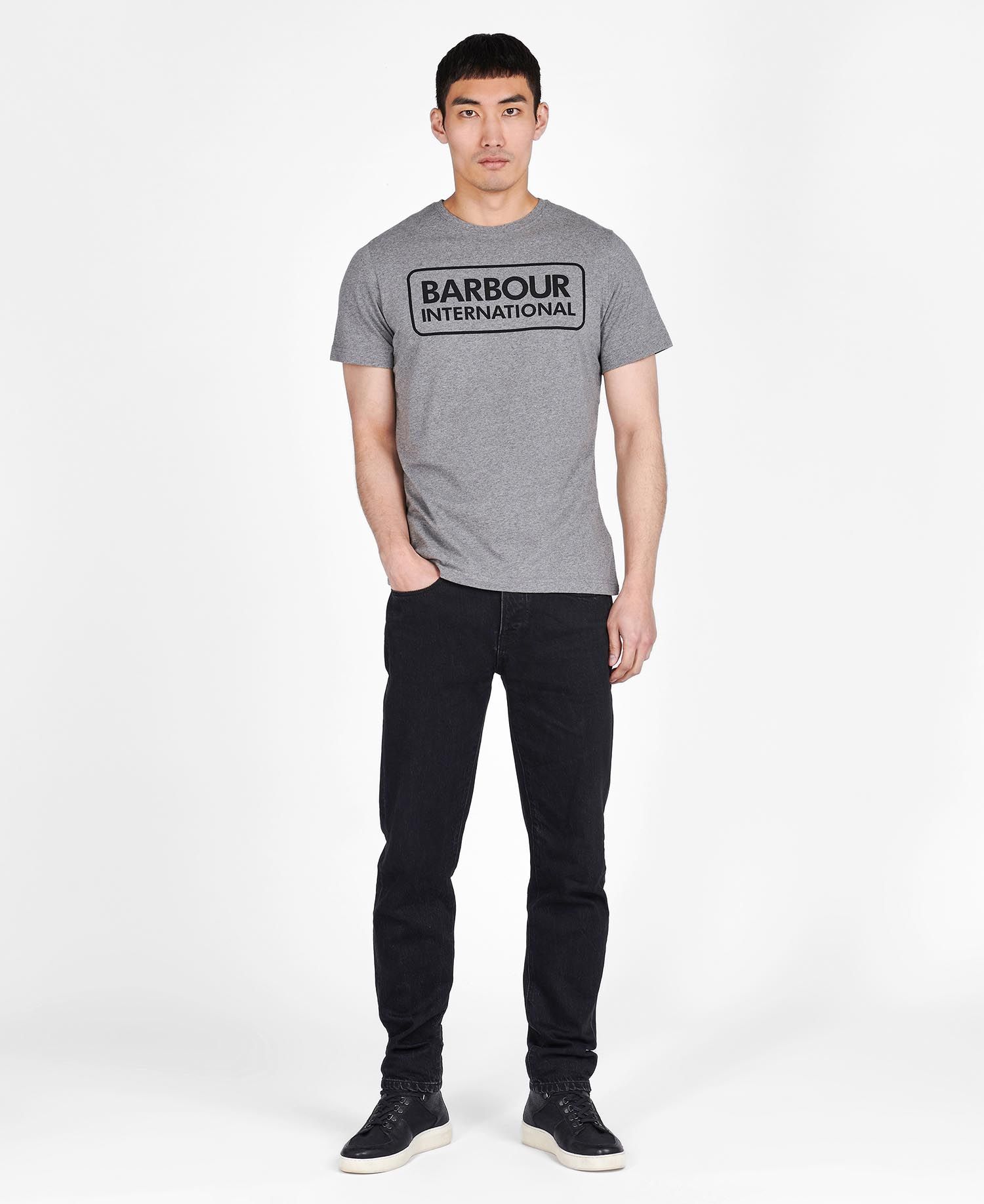 Barbour International Essential Large Logo T-Shirt Anthracite - Imagen 2