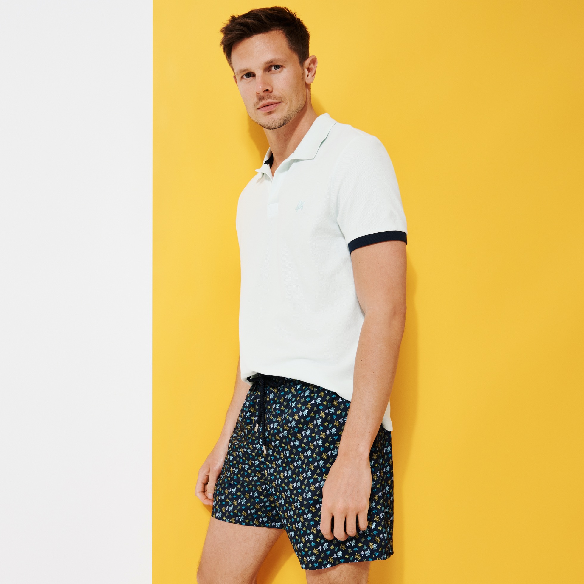 Vilebrequin Mahina Ultra-light and packable Swimwear Micro Tortues Rainbow Navy - Imagen 7