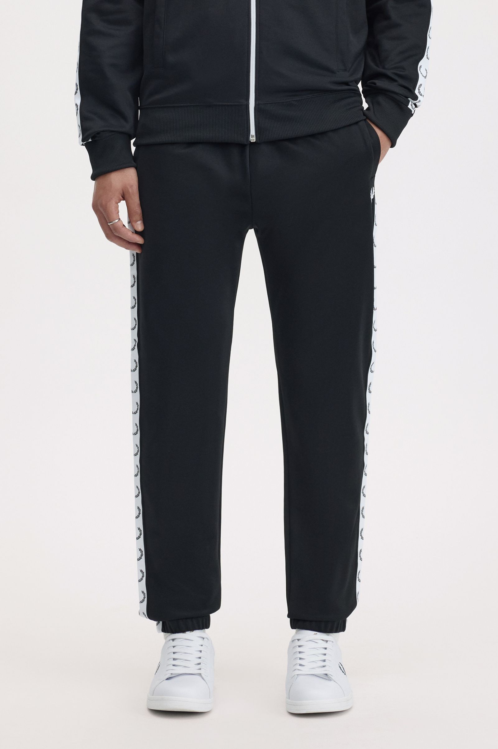 Fred Perry Taped Track Pant Black - Imagen 3
