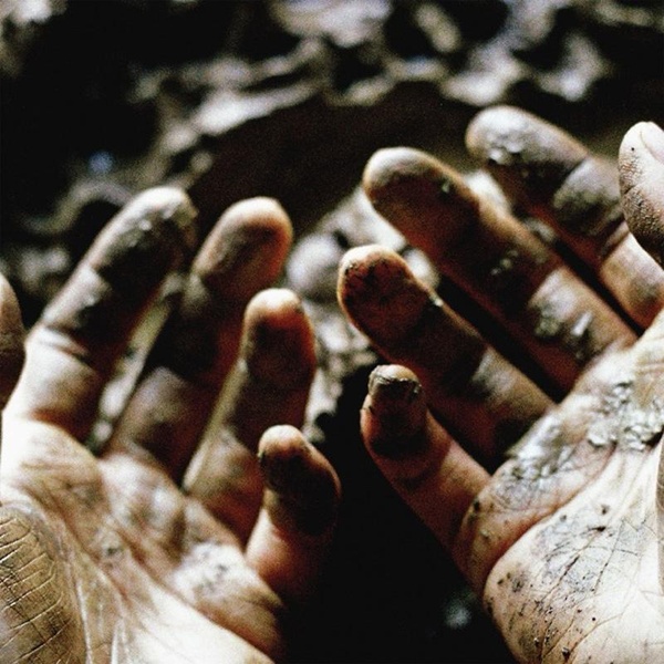 What To Make Of These Mortal Hands - édition colorée