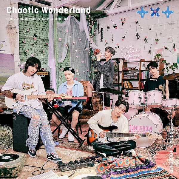 Chaotic Wonderland Type B