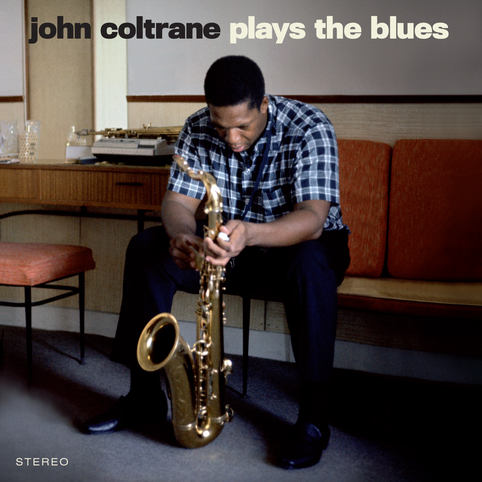 PLAYS THE BLUES (COLORED VINYL)