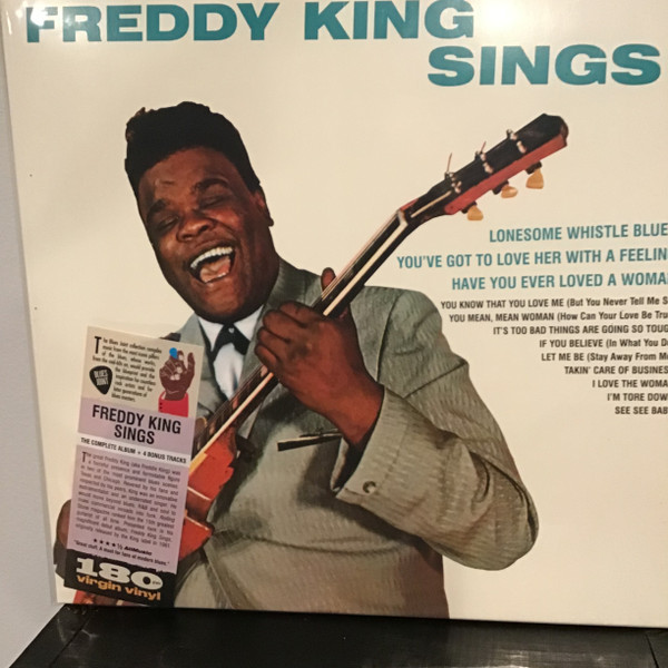Sings + 4 Bonus Tracks (Limited Edition)