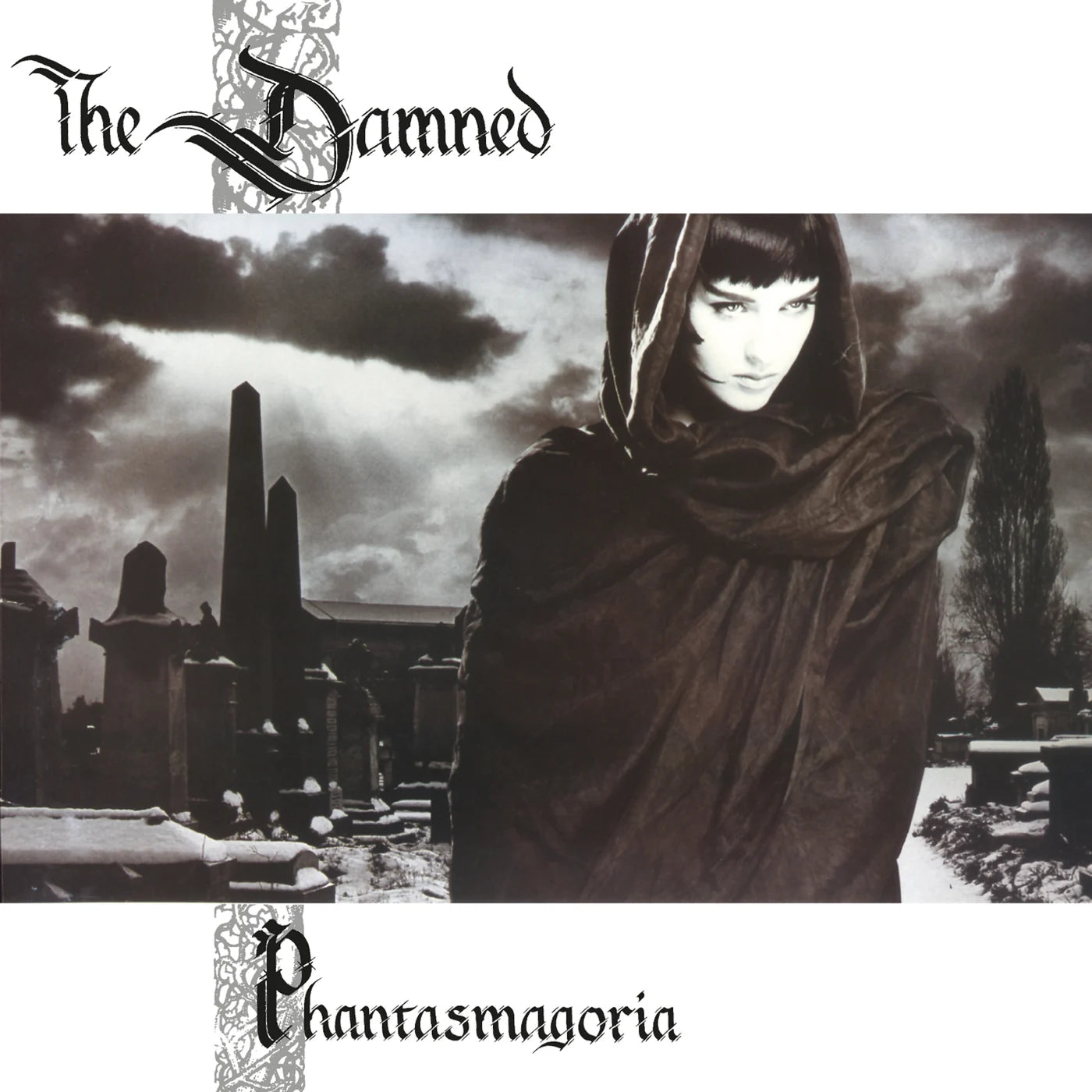 Pochette album gothique : Phantasmagoria de The Damned (1985), silhouette encapuchonnée au cimetière de Kensal Green