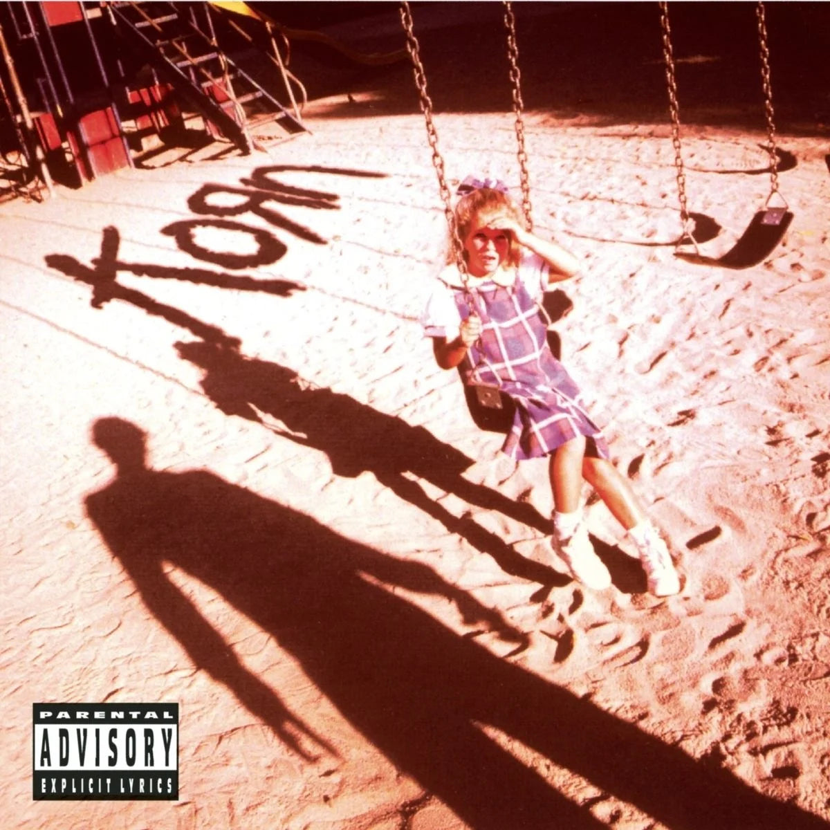 Pochette de disque glauque : premier album de Korn (1994), fillette sur une balançoire et ombre d'un homme